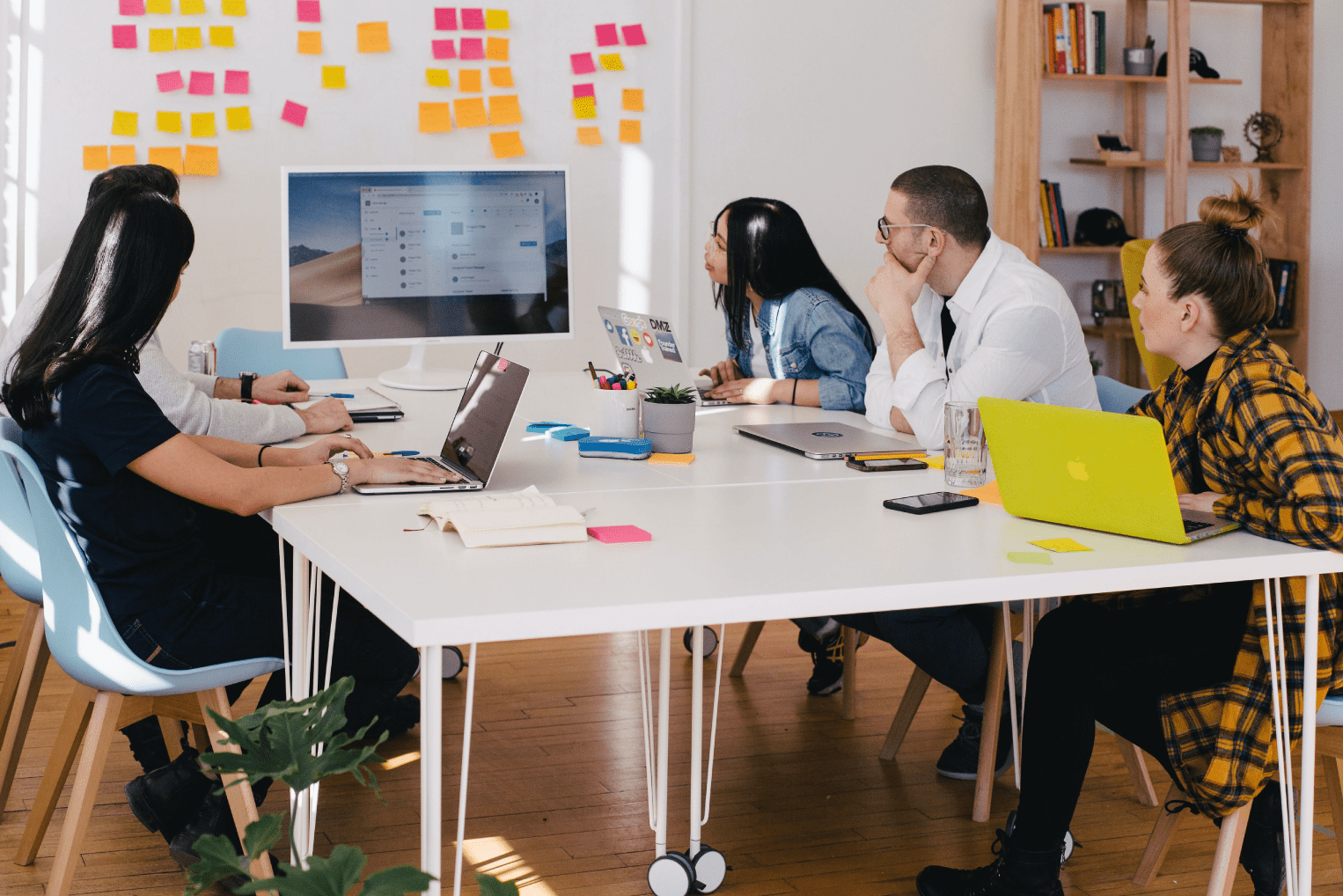 Image of people in an office linking to the 'About' page